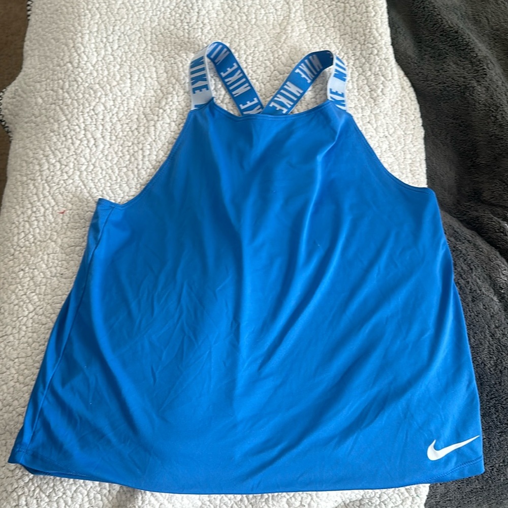 cross back flowy Nike tank